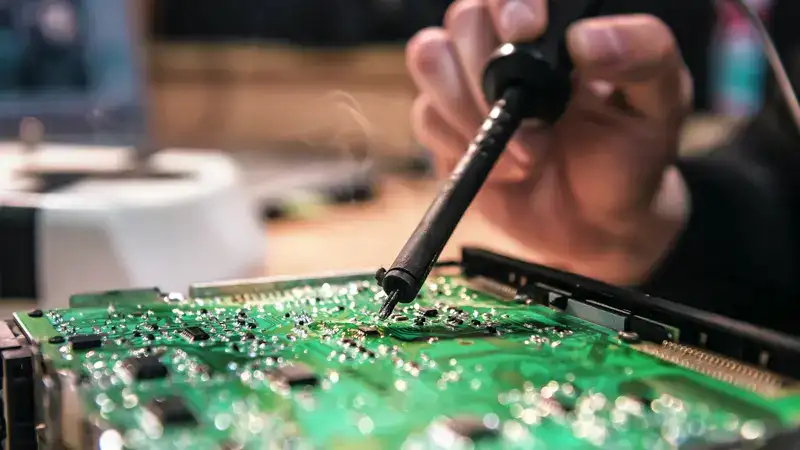 Soldering electronic devices